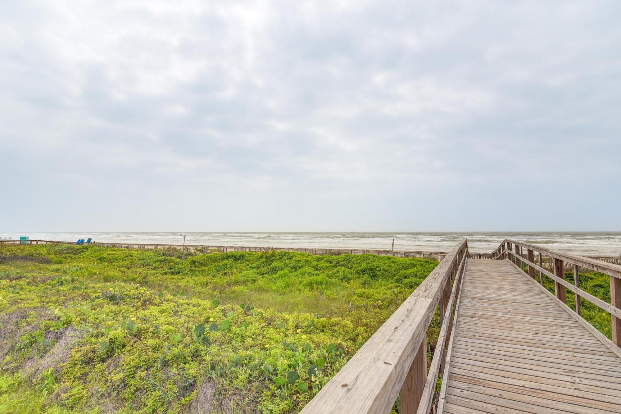 Beachfront Texas Retreat - 2 Decks, Patio And Views! Surfside Beach Luaran gambar